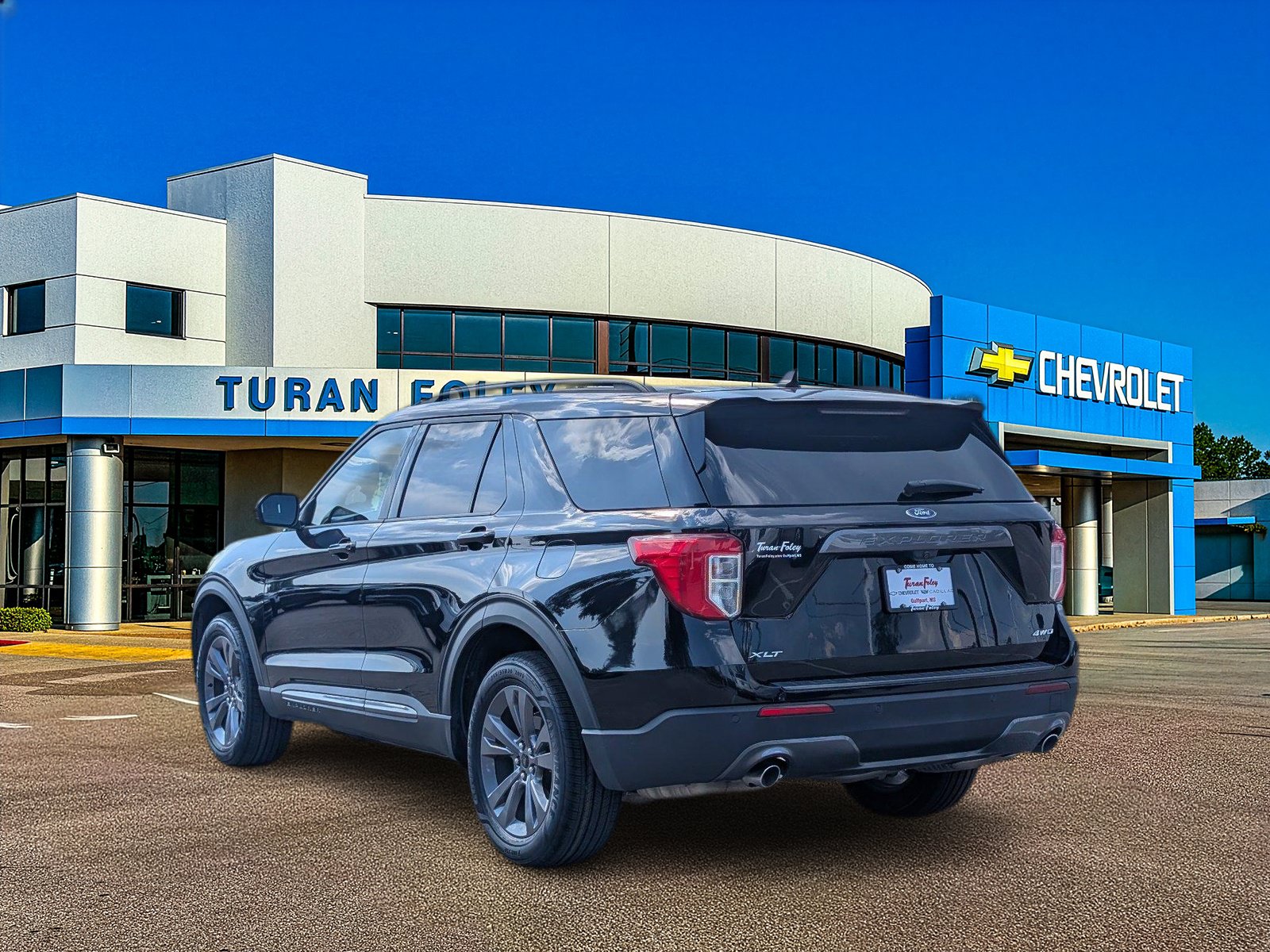 Used 2024 Ford Explorer XLT w/ Equipment Group 202A AWD/4WD image 3