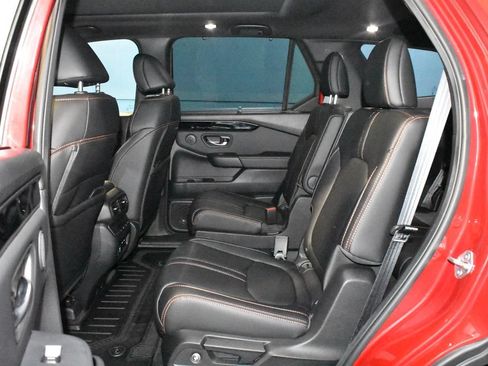Used 2025 Honda Pilot TrailSport image 24