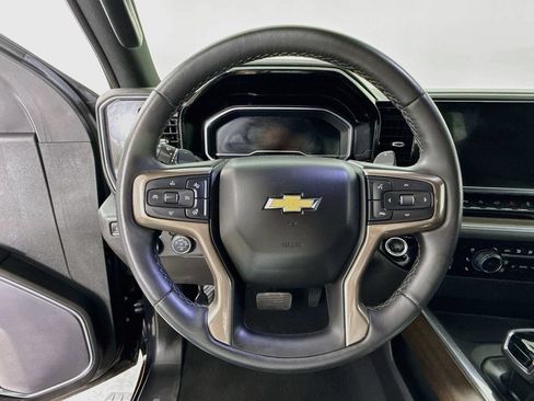 Used 2022 Chevrolet Silverado 1500 High Country w/ Technology Package AWD/4WD image 12