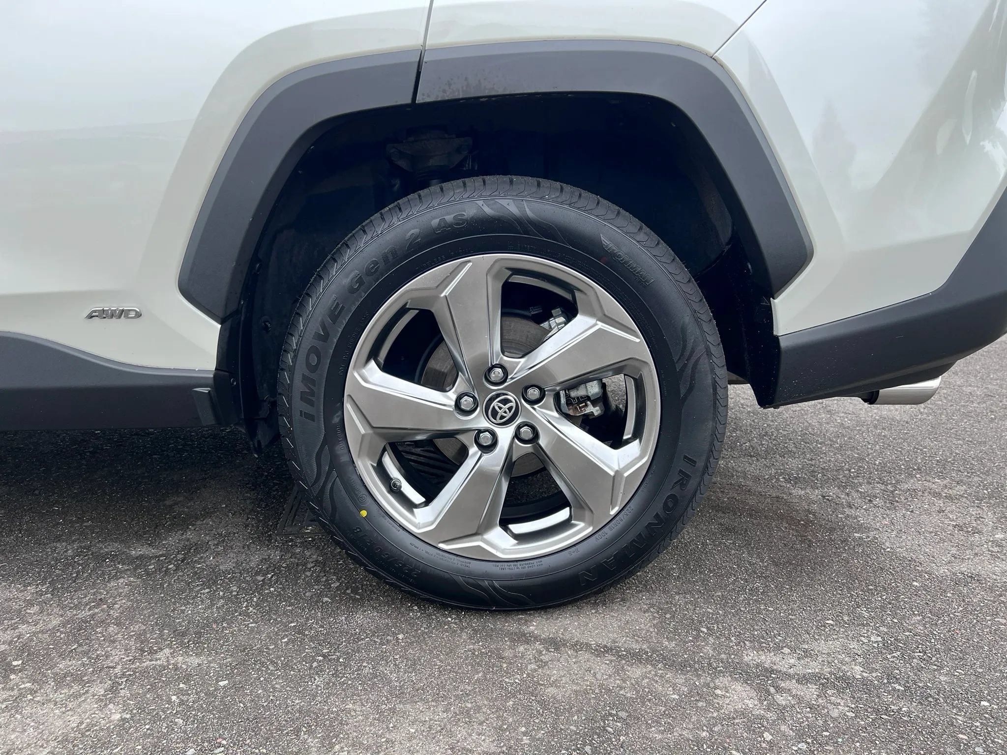 Used 2020 Toyota RAV4 Limited w/ All Weather Liner Package AWD/4WD image 10