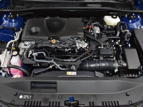 Used 2025 Toyota Camry LE image 12