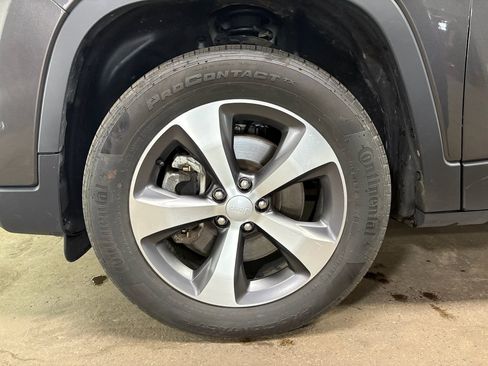 Used 2021 Jeep Cherokee Limited AWD/4WD image 27