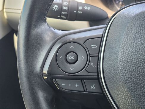 Used 2019 Toyota RAV4 XLE Premium FWD image 31