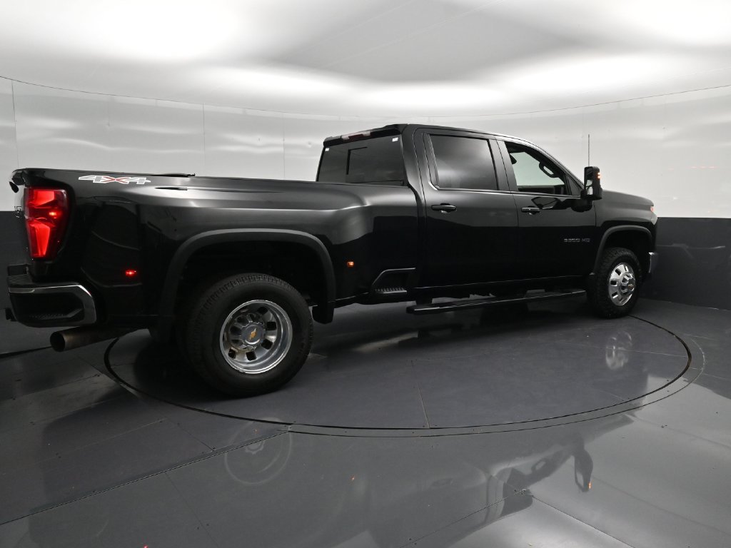 Used 2026 Chevrolet Silverado 3500 LT AWD/4WD image 3