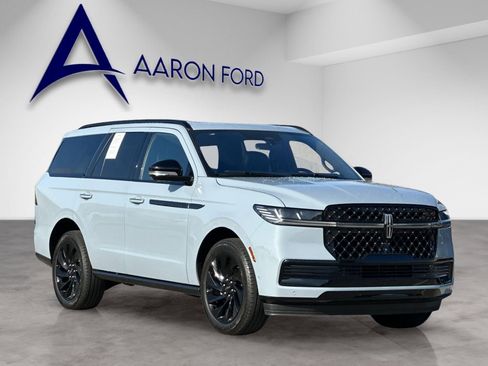 Used 2025 Lincoln Navigator Reserve w/ Jet Appearance Package AWD/4WD image 8