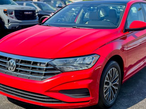 Used 2019 Volkswagen Jetta SE w/ Cold Weather Package FWD image 10