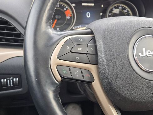 Used 2017 Jeep Cherokee Limited image 30