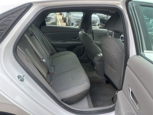Used 2025 Hyundai Elantra SEL FWD image 16