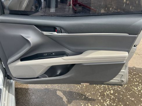 Used 2019 Toyota Camry SE FWD image 17