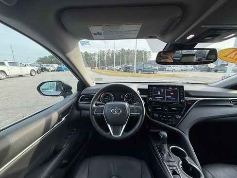 Used 2021 Toyota Camry XLE image 13