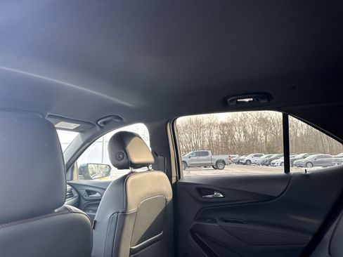 Used 2022 Chevrolet Equinox RS w/ Infotainment Package image 19