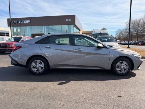 New 2026 Hyundai Elantra SE image 8