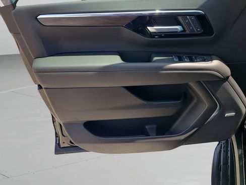 New 2026 Chevrolet Suburban LT w/ Comfort Package RWD image 19