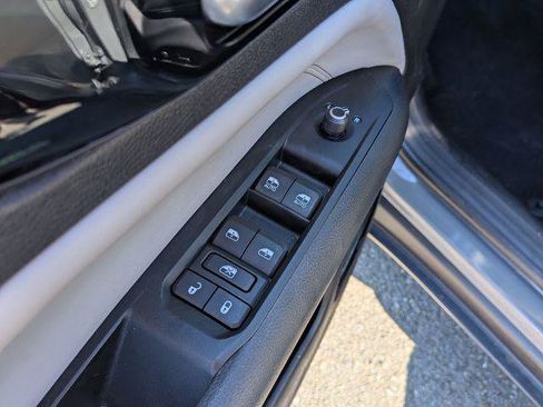 Certified 2022 Jeep Compass Limited AWD/4WD image 10