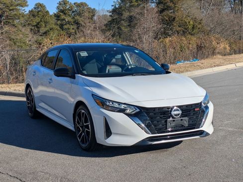 Used 2024 Nissan Sentra SR w/ SR Premium Package image 3