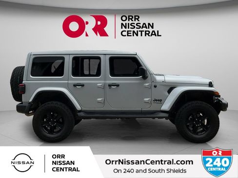 Used 2022 Jeep Wrangler Unlimited Sahara AWD/4WD image 4