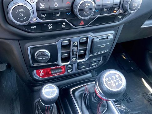 Used 2021 Jeep Wrangler Unlimited Rubicon w/ Cold Weather Group AWD/4WD image 35
