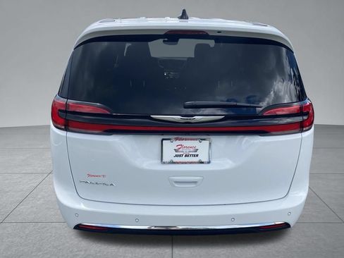 Used 2025 Chrysler Pacifica Select FWD image 14