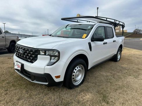 Used 2025 Ford Maverick XLT w/ Equipment Group 302A image 8