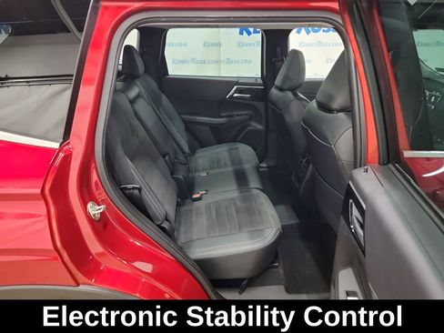 Used 2023 Mitsubishi Outlander SE image 11