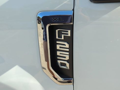 Used 2022 Ford F250 XL w/ Power Equipment Group RWD image 6