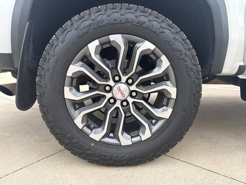 Used 2024 GMC Canyon Denali AWD/4WD image 9