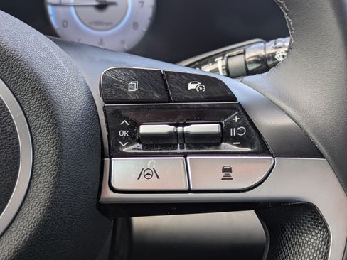 Certified 2025 Hyundai Elantra SEL FWD image 24