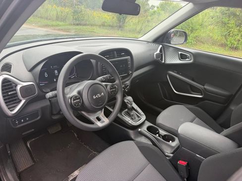 Used 2023 Kia Soul LX w/ Option Group 015 FWD image 12