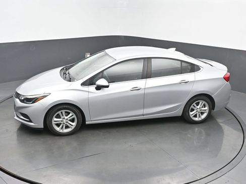 Used 2018 Chevrolet Cruze LT w/ Convenience Package FWD image 41