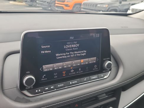 Used 2025 Nissan Rogue S image 21