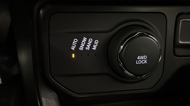 Used 2022 Jeep Renegade Latitude AWD/4WD image 31