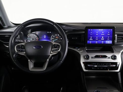 Used 2022 Ford Explorer XLT image 31
