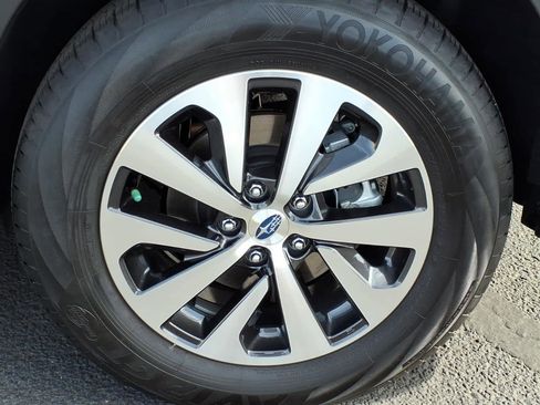 Certified 2025 Subaru Outback Premium w/ Popular Package #1A image 12