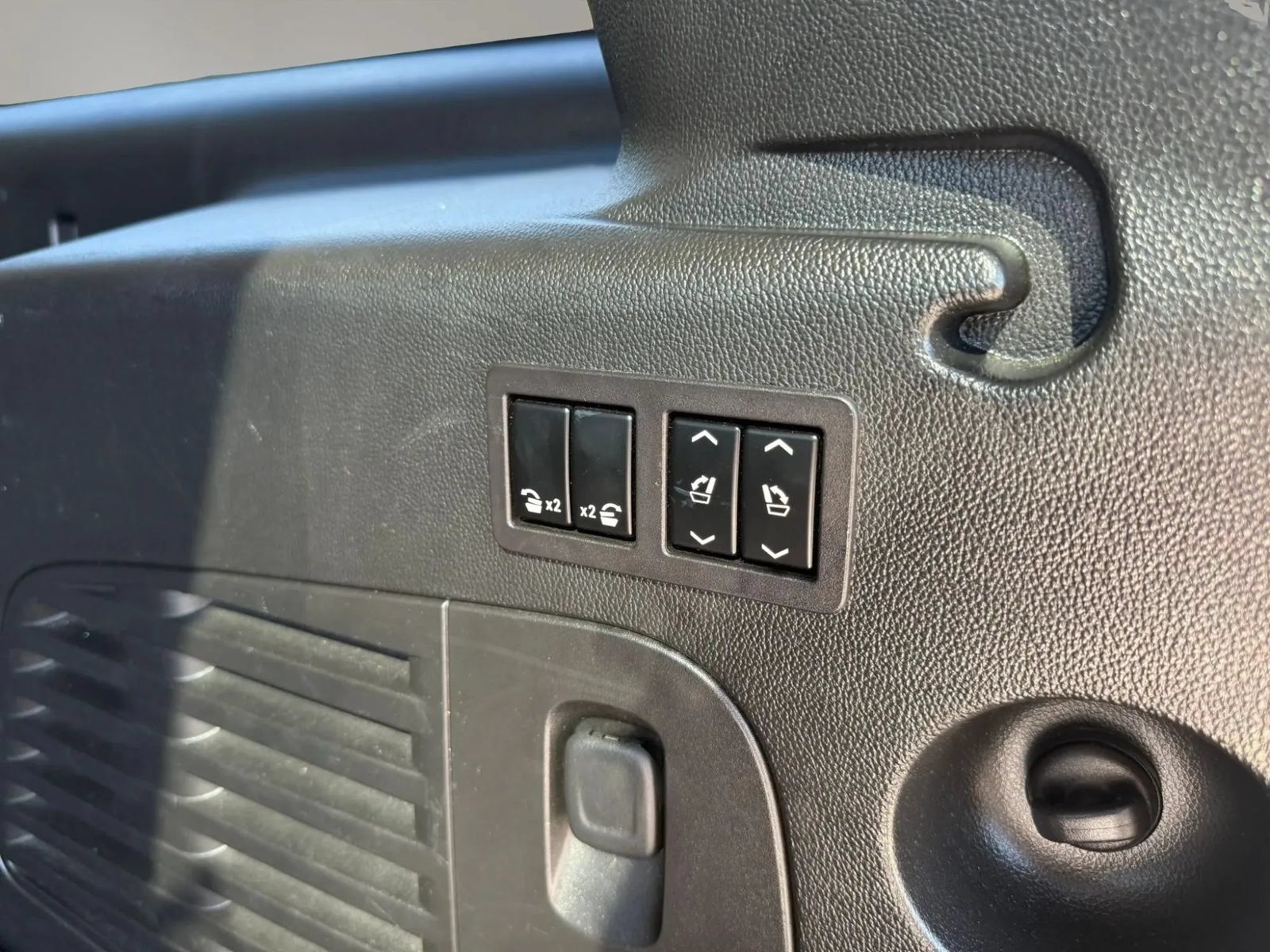 Used 2017 GMC Yukon XL Denali RWD image 14
