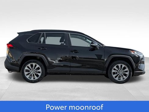 Used 2021 Toyota RAV4 XLE Premium AWD/4WD image 8