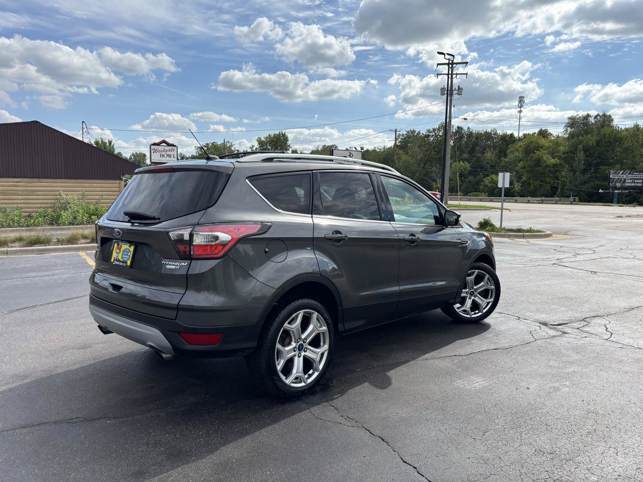 Used 2017 Ford Escape Titanium w/ Equipment Group 301A AWD/4WD image 9