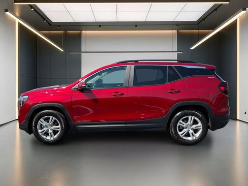 Used 2023 GMC Terrain SLE w/ Driver Convenience Package FWD image 2
