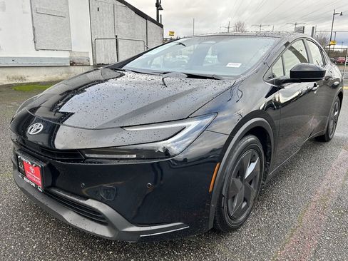 Certified 2025 Toyota Prius LE image 1