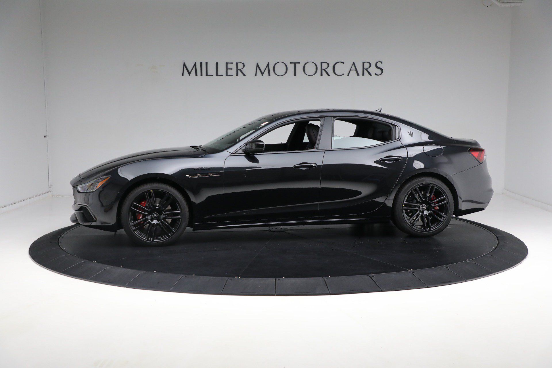 Certified 2024 Maserati Ghibli Modena Q4 AWD/4WD image 6