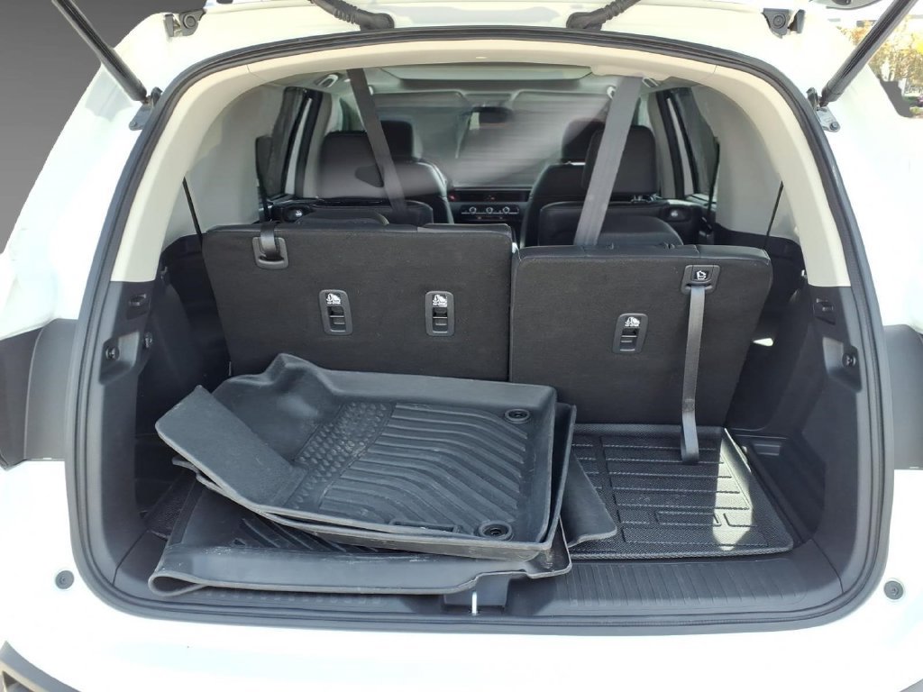Used 2025 Honda Pilot Touring image 13