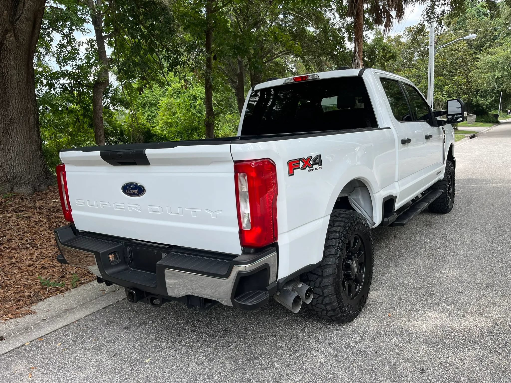 Used 2023 Ford F250 XLT w/ FX4 Off-Road Package AWD/4WD image 3