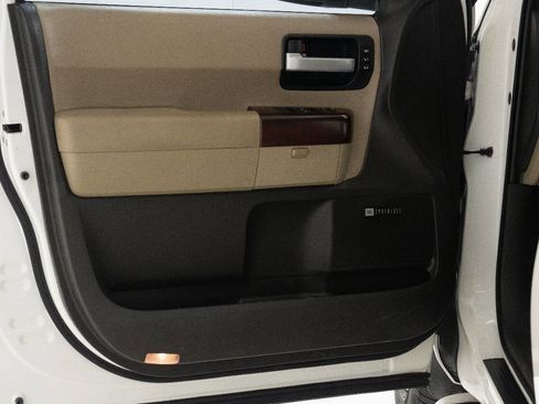 Used 2011 Toyota Sequoia Platinum image 19