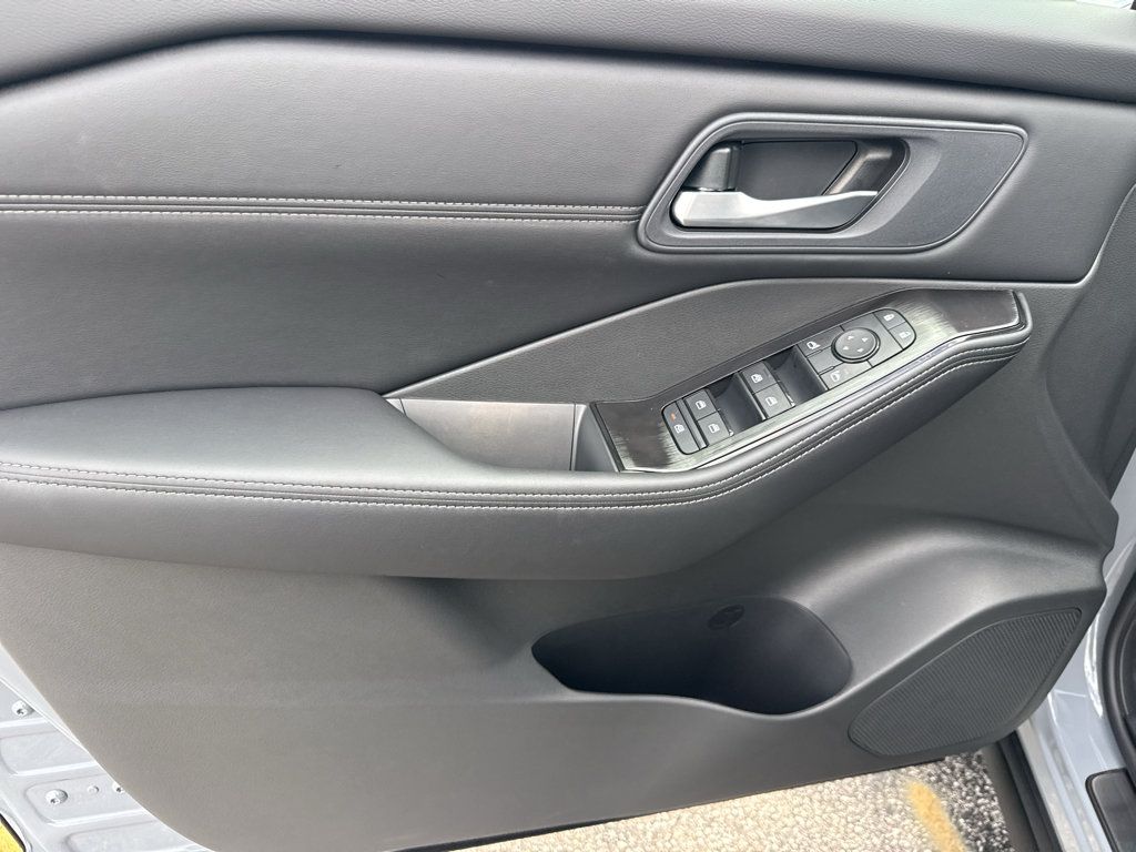 New 2026 Nissan Rogue Dark Armor AWD/4WD image 13