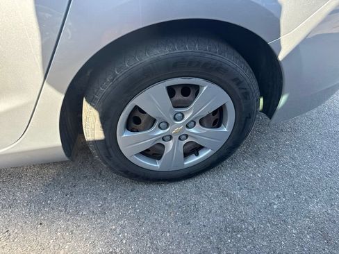 Used 2018 Chevrolet Cruze LS FWD image 5