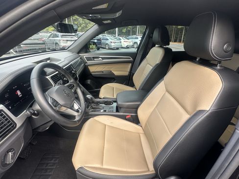 Used 2023 Volkswagen Atlas Cross Sport SE FWD image 6