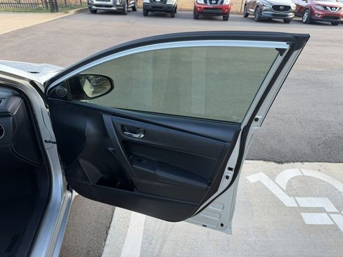 Used 2018 Toyota Corolla SE image 15