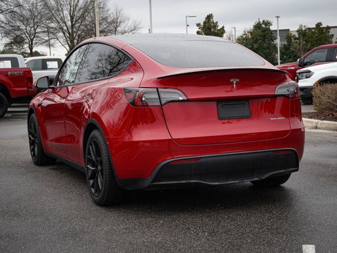 Used 2023 Tesla Model Y Performance image 8