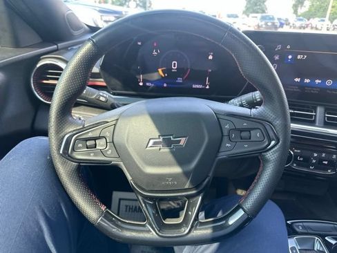 Used 2024 Chevrolet Trax RS w/ Sunroof Package FWD image 34