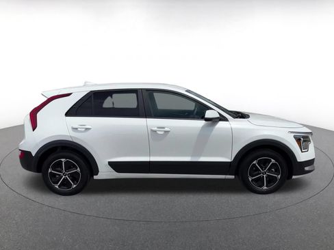 Used 2026 Kia Niro LX FWD image 16