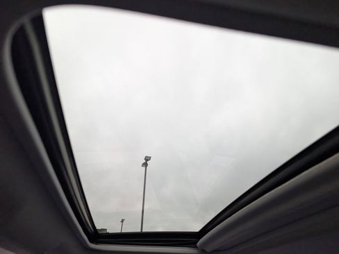 Used 2016 Toyota Camry SE w/ Moonroof Package image 24